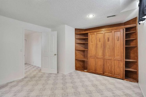 9143 Edgebrook Drive Nw, Calgary, AB - Indoor Photo Showing Other Room