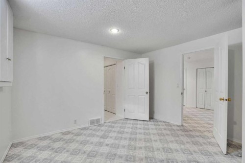 9143 Edgebrook Drive Nw, Calgary, AB - Indoor Photo Showing Other Room