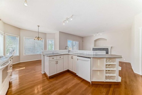 68 Scenic View Close Nw, Calgary, AB - Indoor Photo Showing Kitchen
