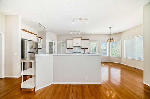 68 Scenic View Close Nw, Calgary, AB - Indoor Photo Showing Kitchen