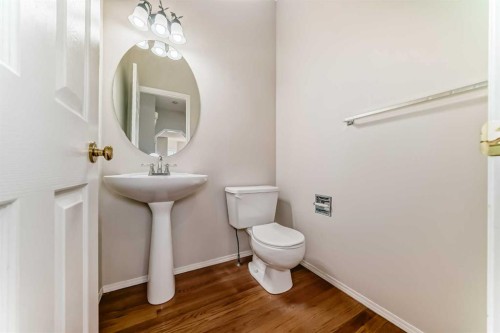 68 Scenic View Close Nw, Calgary, AB - Indoor Photo Showing Bathroom