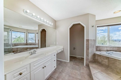 68 Scenic View Close Nw, Calgary, AB - Indoor Photo Showing Bathroom