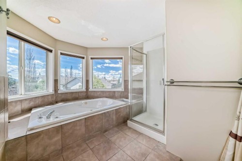 68 Scenic View Close Nw, Calgary, AB - Indoor Photo Showing Bathroom