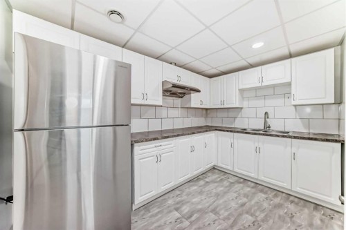 68 Scenic View Close Nw, Calgary, AB - Indoor Photo Showing Kitchen With Double Sink
