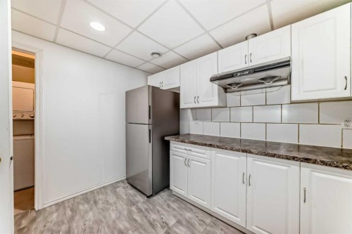 68 Scenic View Close Nw, Calgary, AB - Indoor Photo Showing Kitchen