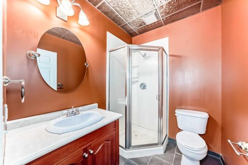 68 Scenic View Close Nw, Calgary, AB - Indoor Photo Showing Bathroom