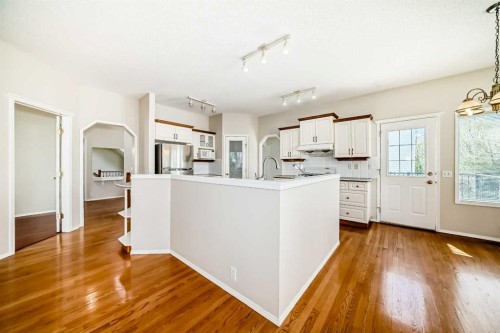 68 Scenic View Close Nw, Calgary, AB - Indoor Photo Showing Kitchen