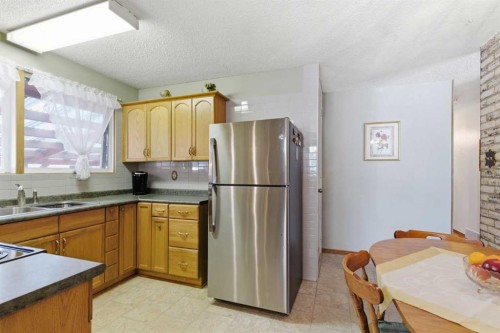 6004 Lloyd Crescent Sw, Calgary, AB - Indoor Photo Showing Kitchen With Double Sink