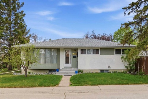 6004 Lloyd Crescent Sw, Calgary, AB - Outdoor