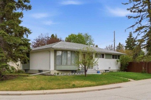 6004 Lloyd Crescent Sw, Calgary, AB - Outdoor