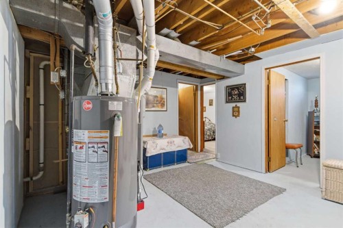 6004 Lloyd Crescent Sw, Calgary, AB - Indoor Photo Showing Basement