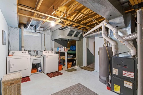 6004 Lloyd Crescent Sw, Calgary, AB - Indoor Photo Showing Laundry Room