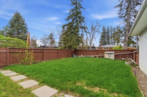 6004 Lloyd Crescent Sw, Calgary, AB - Outdoor With Backyard