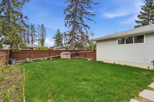 6004 Lloyd Crescent Sw, Calgary, AB - Outdoor
