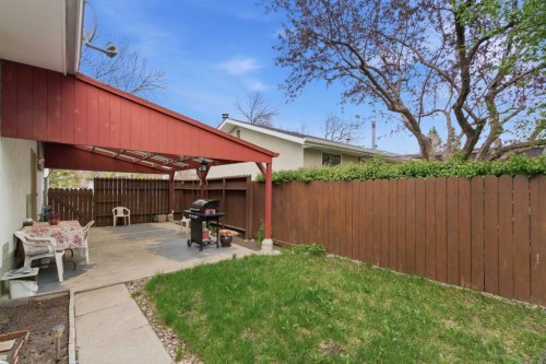 6004 Lloyd Crescent Sw, Calgary, AB - Outdoor