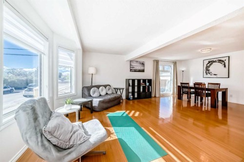 6907 6 Street Sw, Calgary, AB - Indoor Photo Showing Living Room
