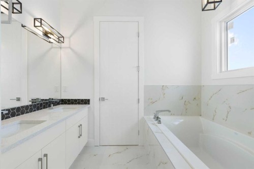 376 Muirfield Crescent, Lyalta, AB - Indoor With Storage