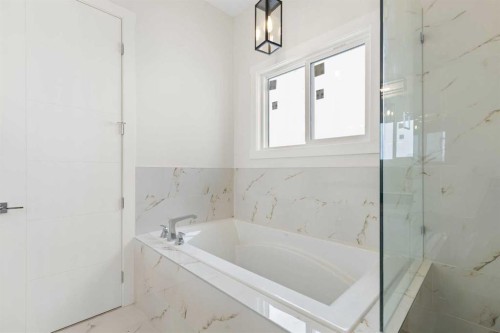 376 Muirfield Crescent, Lyalta, AB - Indoor With Storage