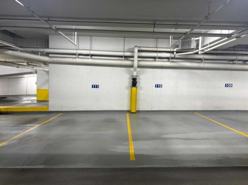 107-121 Quarry Way Se, Calgary, AB - Indoor Photo Showing Garage