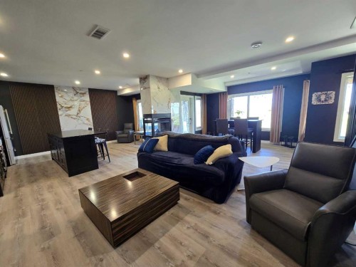71 Muirfield Close, Lyalta, AB - Indoor Photo Showing Living Room