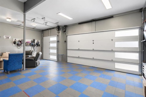 71 Muirfield Close, Lyalta, AB - Indoor Photo Showing Garage
