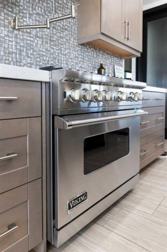 71 Muirfield Close, Lyalta, AB - Indoor Photo Showing Kitchen