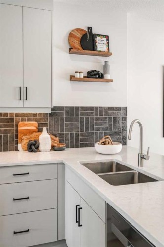 708 Sovereign Common Sw, Calgary, AB - Indoor Photo Showing Kitchen With Double Sink With Upgraded Kitchen