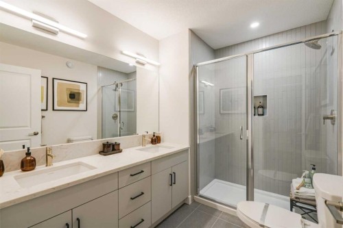 708 Sovereign Common Sw, Calgary, AB - Indoor Photo Showing Bathroom