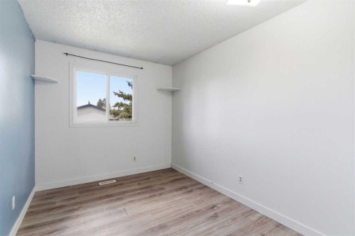 804 Madeira Drive Ne, Calgary, AB - Indoor Photo Showing Other Room