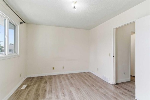 804 Madeira Drive Ne, Calgary, AB - Indoor Photo Showing Other Room