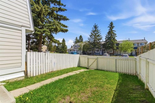 804 Madeira Drive Ne, Calgary, AB - Outdoor