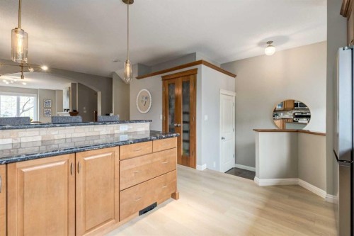 3117 Don Ethell Boulevard Sw, Calgary, AB - Indoor Photo Showing Kitchen