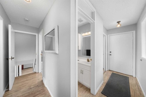 38 Suntree Lane, Okotoks, AB - Indoor Photo Showing Other Room
