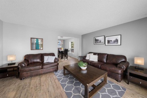 38 Suntree Lane, Okotoks, AB - Indoor Photo Showing Living Room