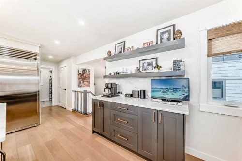 19 Mackay Drive Sw, Calgary, AB - Indoor Photo Showing Kitchen