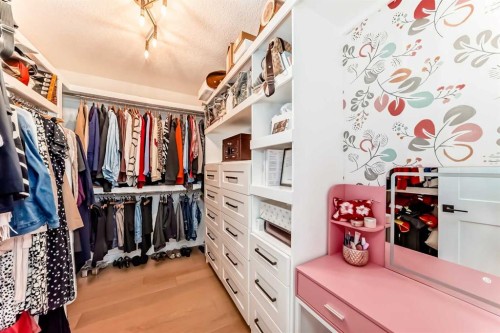 19 Mackay Drive Sw, Calgary, AB - Indoor With Storage