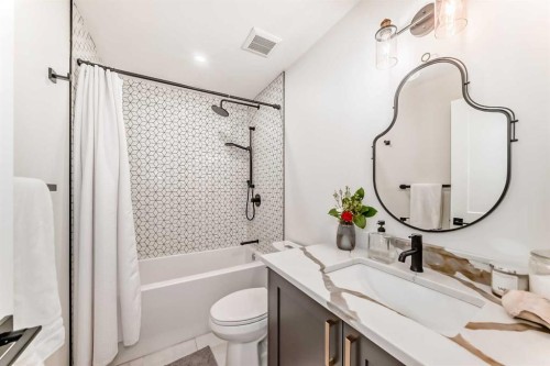 19 Mackay Drive Sw, Calgary, AB - Indoor Photo Showing Bathroom