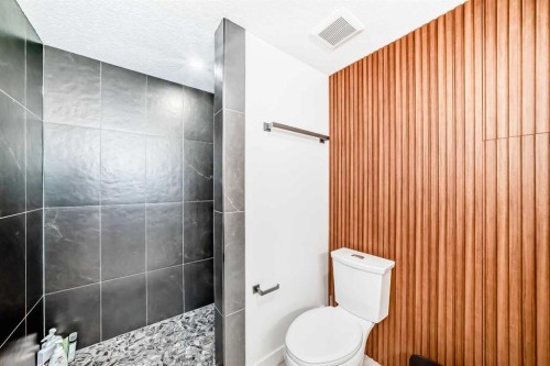 19 Mackay Drive Sw, Calgary, AB - Indoor Photo Showing Bathroom