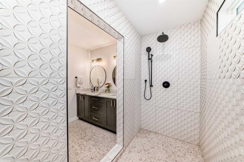19 Mackay Drive Sw, Calgary, AB - Indoor Photo Showing Bathroom
