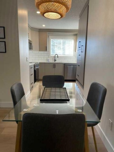 19 Mackay Drive Sw, Calgary, AB - Indoor