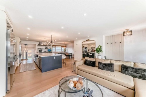 19 Mackay Drive Sw, Calgary, AB - Indoor Photo Showing Living Room