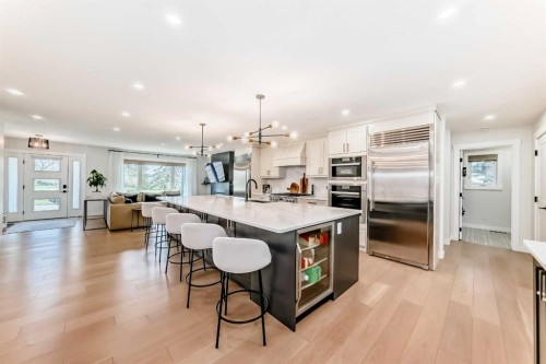 19 Mackay Drive Sw, Calgary, AB - Indoor Photo Showing Kitchen With Upgraded Kitchen