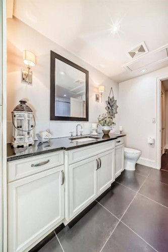 105-121 Quarry Way Se, Calgary, AB - Indoor Photo Showing Bathroom