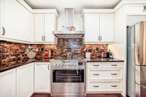 105-121 Quarry Way Se, Calgary, AB - Indoor Photo Showing Kitchen