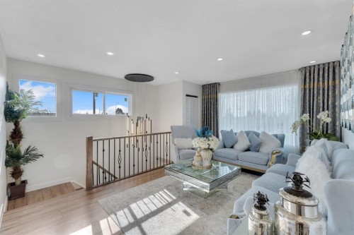 316 Templeton Circle Ne, Calgary, AB - Indoor Photo Showing Living Room