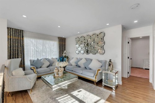 316 Templeton Circle Ne, Calgary, AB - Indoor Photo Showing Living Room