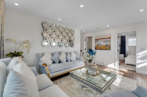 316 Templeton Circle Ne, Calgary, AB - Indoor Photo Showing Living Room