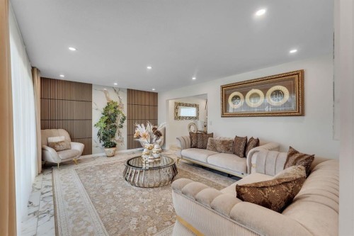 316 Templeton Circle Ne, Calgary, AB - Indoor Photo Showing Living Room