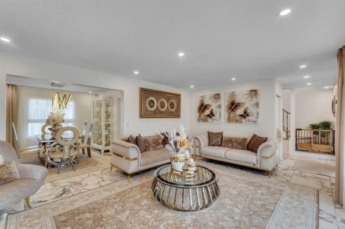 316 Templeton Circle Ne, Calgary, AB - Indoor Photo Showing Living Room