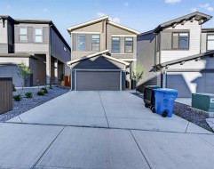 36 Royston Rise NW Calgary, AB T3L 0J2